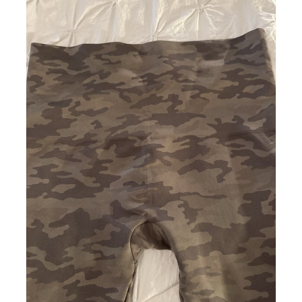 Spanx Look at Me Now Seamless Leggings Desert Camo Size 1X - Picture 2 of 5